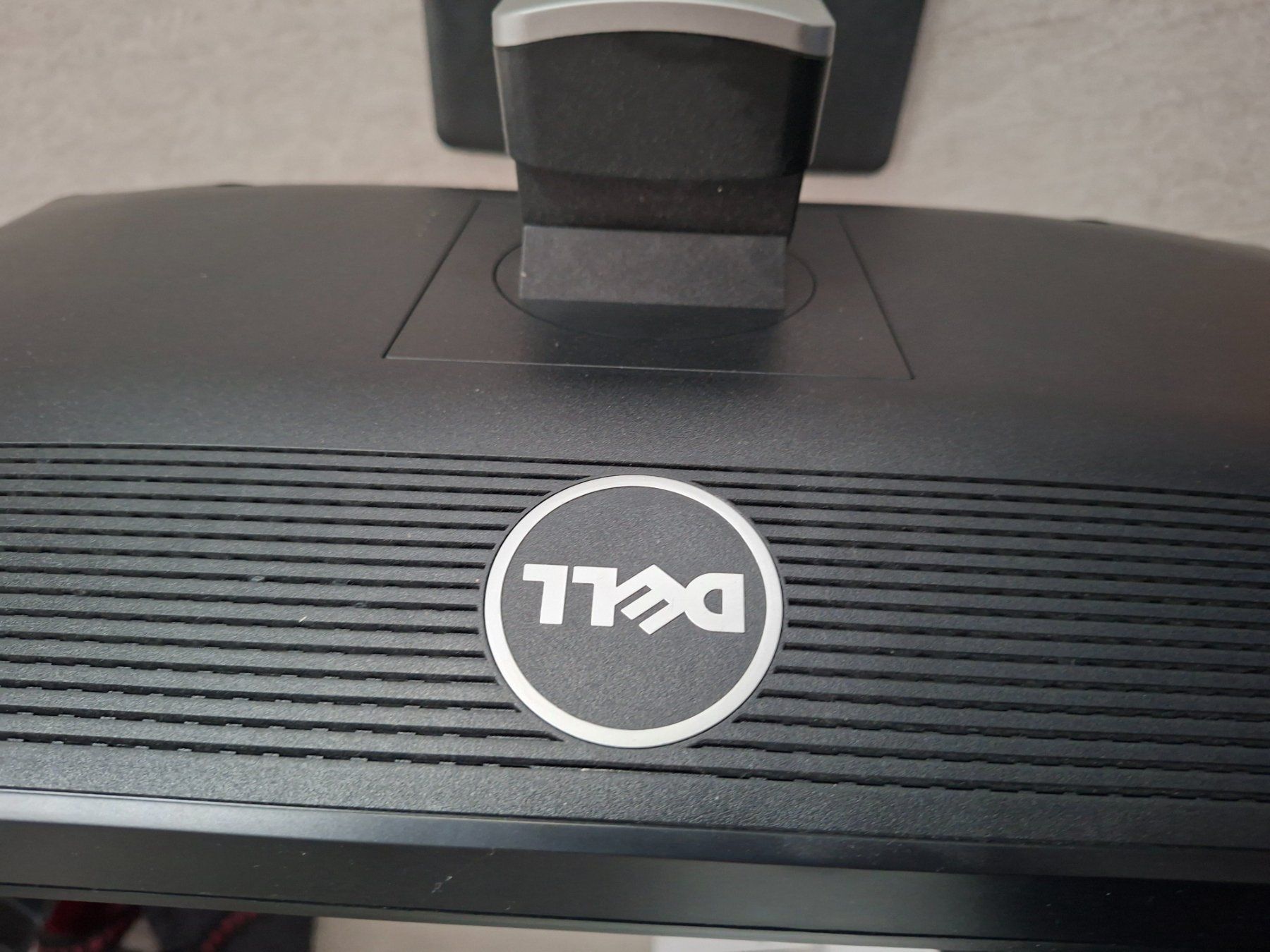 Dell Monitor: Monitor Dell 24 Zoll – Usato da Luterbach venduto da nicoletuescher 7
