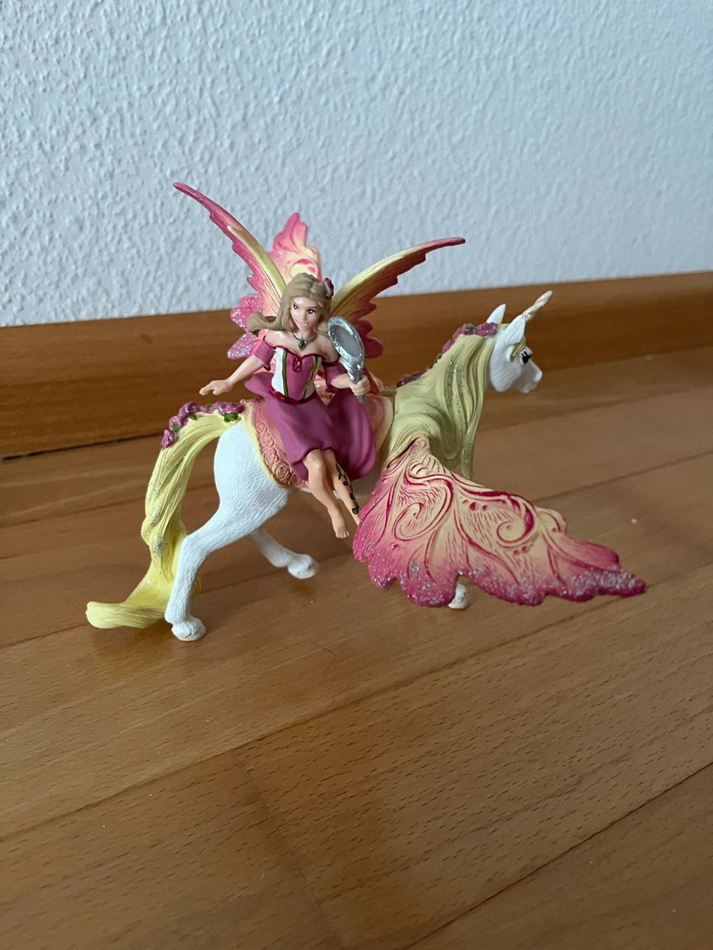 Schleich Giocattoli: Schleich Bayala - Feya mit Pegasus-Einhorn – Usato da Muttenz venduto da Juvenile33 1