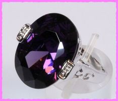 Bezaubernder Ring mit grossem Zirkon