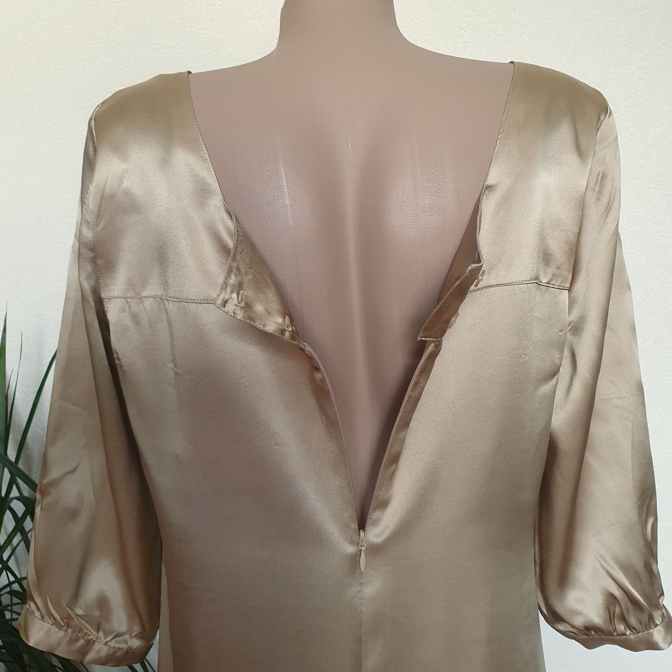 Robes: Robe en soie brodée beige – Neuve – Taille M – Neuf avec emballage d'origine à boudry par Let_20 4
