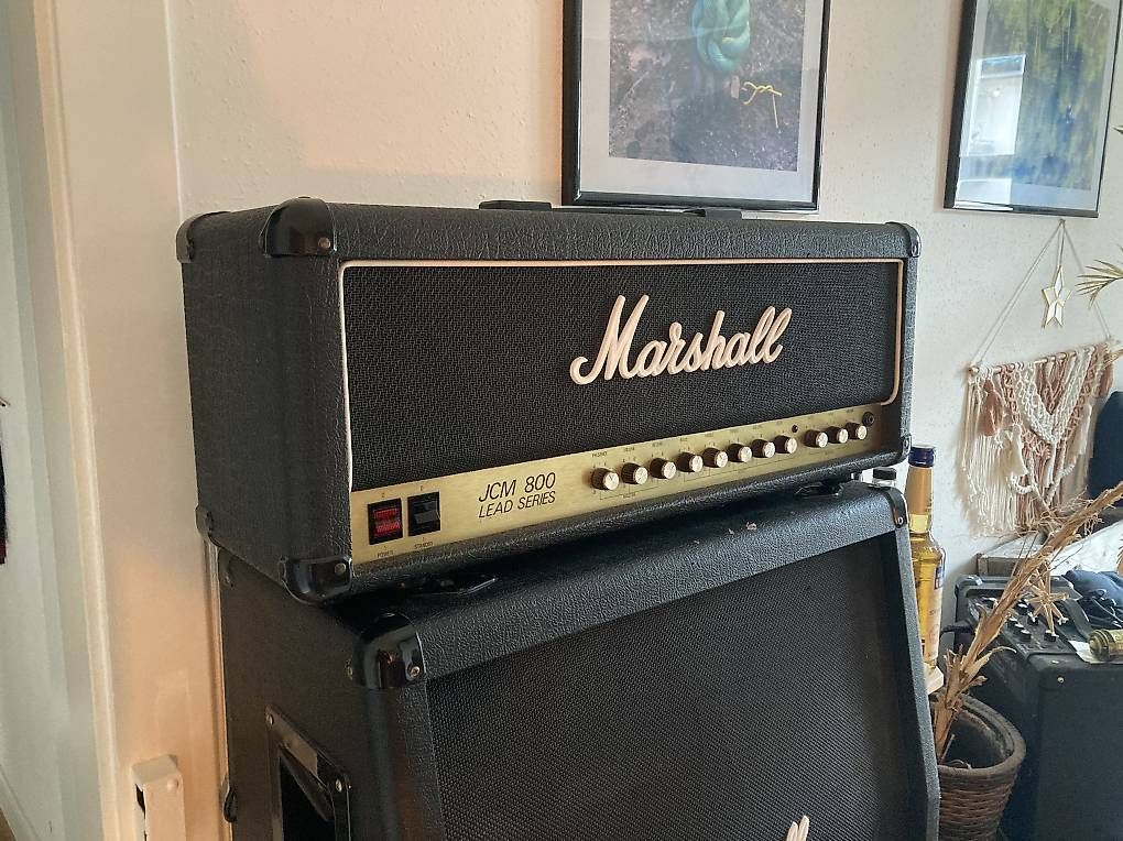 Marshall Amplificatori: Marshall JCM 800 inkl. Flightcase und Footswitch – Usato da Basel venduto da Fiinn.H 1
