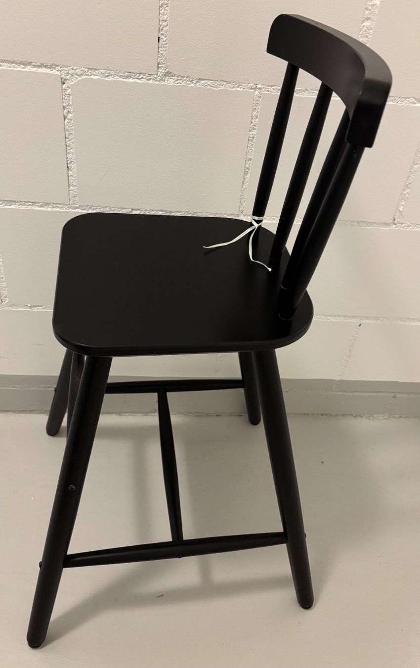 Ikea Chaises: Kinderstuhl, wenig gebraucht – D'occasion à Niederönz par melodie015 1