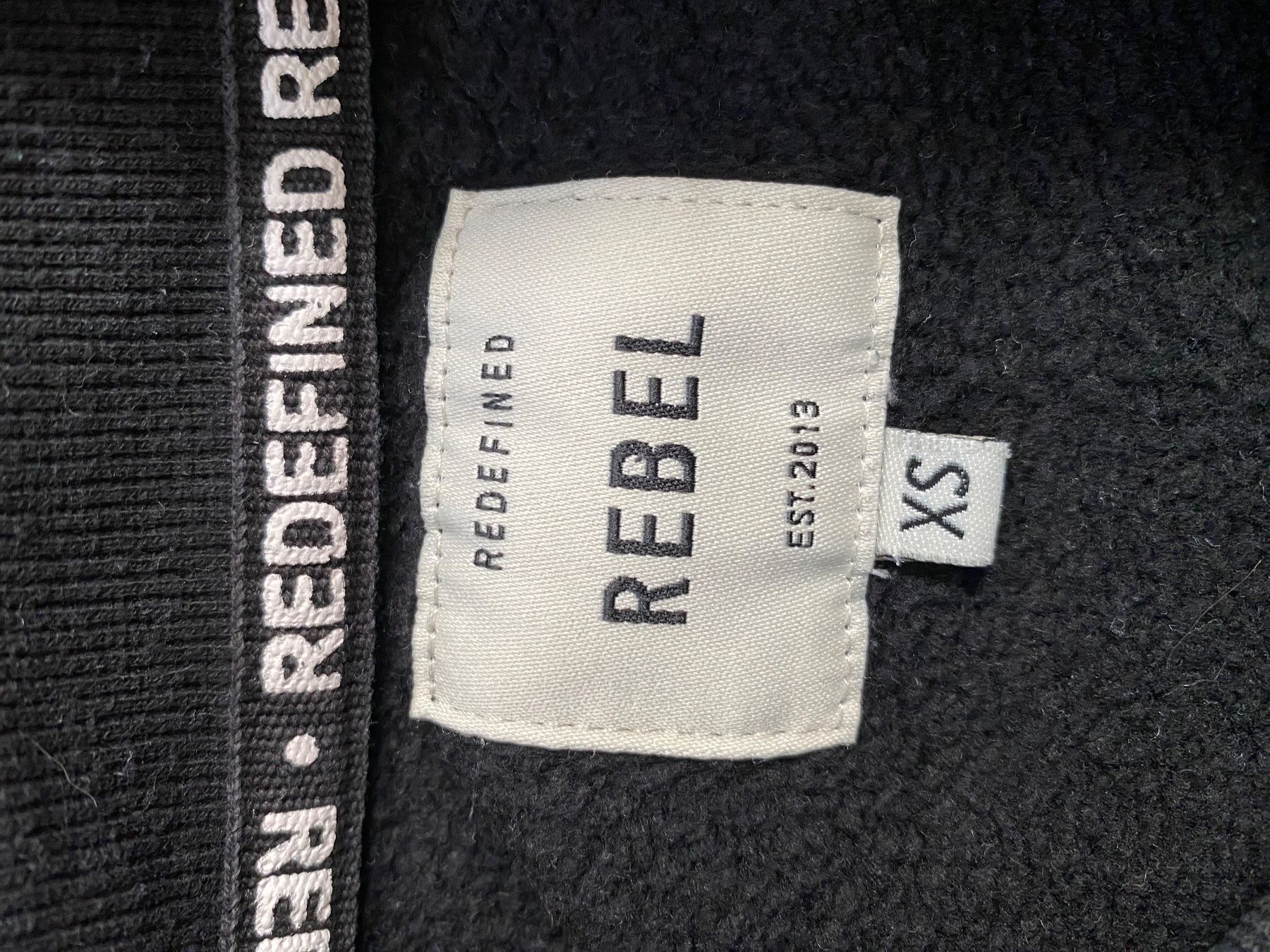 Maglioni & Felpe: Schwarzer REDEFINED REBEL Pullover, Grösse XS – Usato da Stadel b. Niederglatt venduto da sandart 1