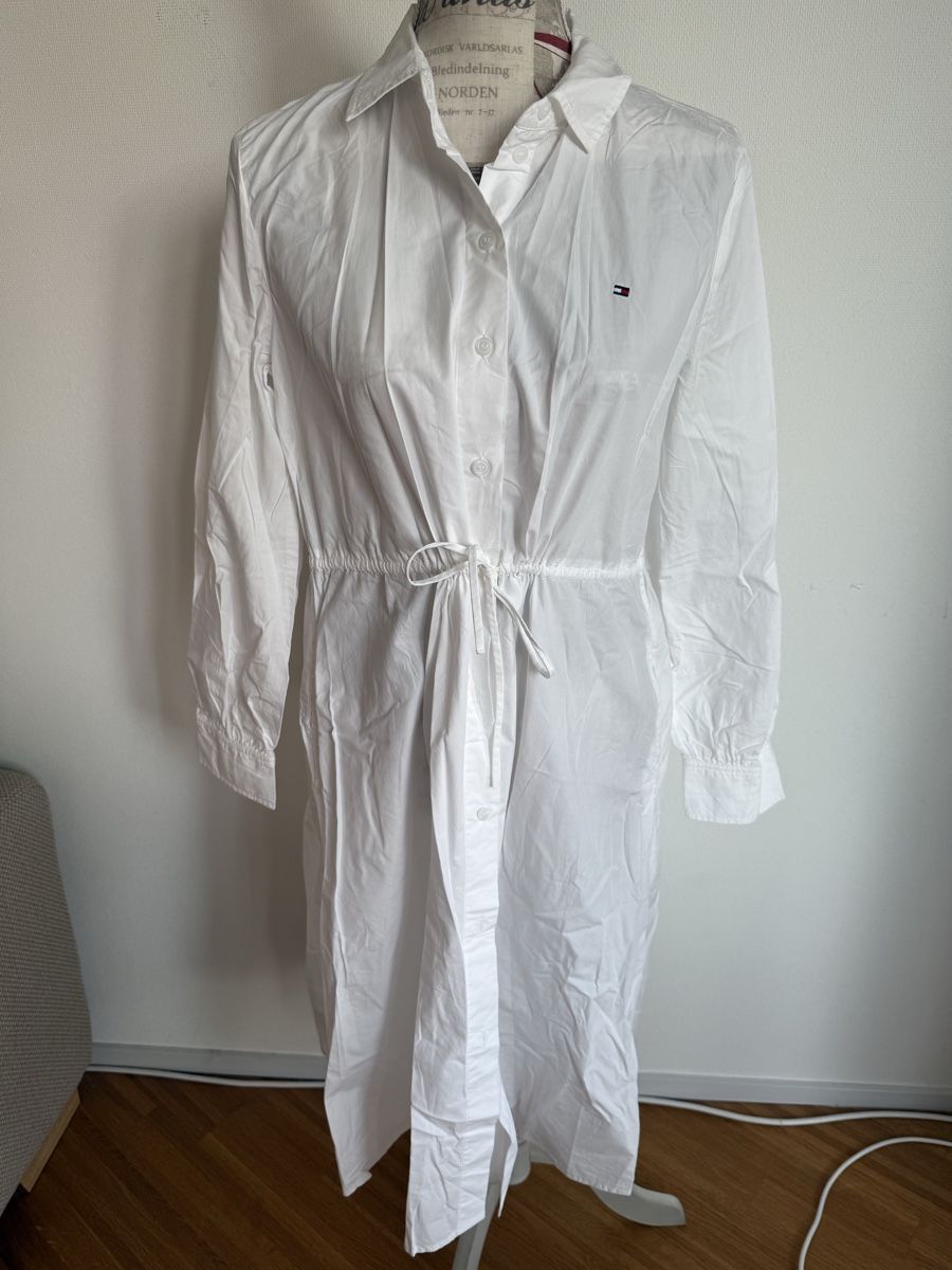 Tommy Hilfiger Kleider: Tommy Hilfiger Blusenkleid Weiss, Gr. M – Neu (gemäss Beschreibung) aus Zumikon von ABrus01