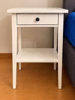 2 weisse Nachttische mit Schublade (46 × 35 × 70 cm)