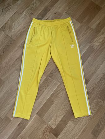 Adidas Trainingshose, gelb mit Streifen, Top Zustand!
