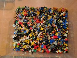 228 Lego Figuren  Versand möglich