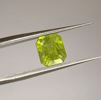 Ab 1 Fr. - natürl. 1.83 ct Peridot Edelstein