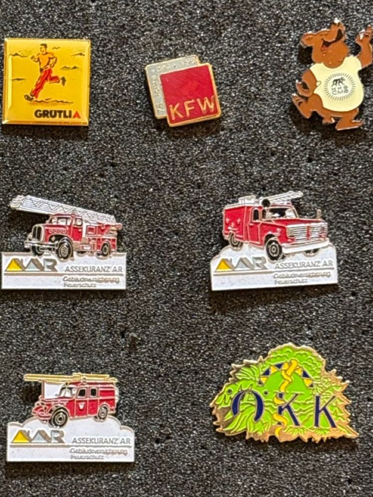 Placchette & Badge: Versicherungen Pins verschiedene Gesellschaften – Usato da Matzingen venduto da Old-Shop 2