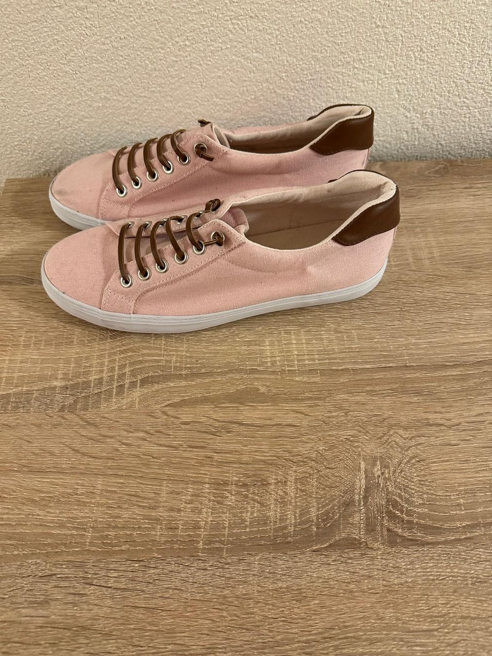 Chaussures femmes: Freizeitschuhe – Neuf (Voir description) à Zürich par TG014 1