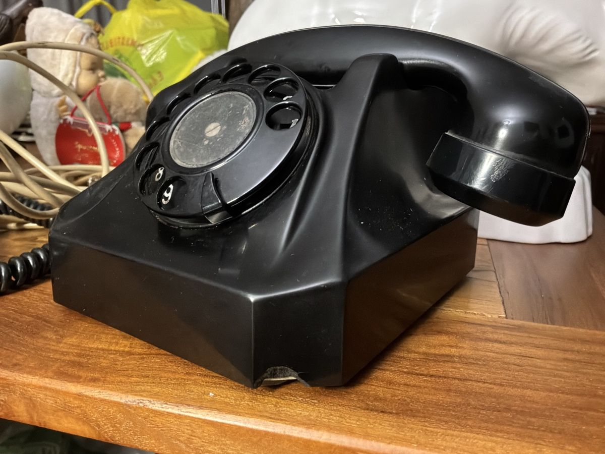 Telefoni: Altes PTT Telefon mit Wählscheibe – Usato da Basel venduto da Lithoklast 1