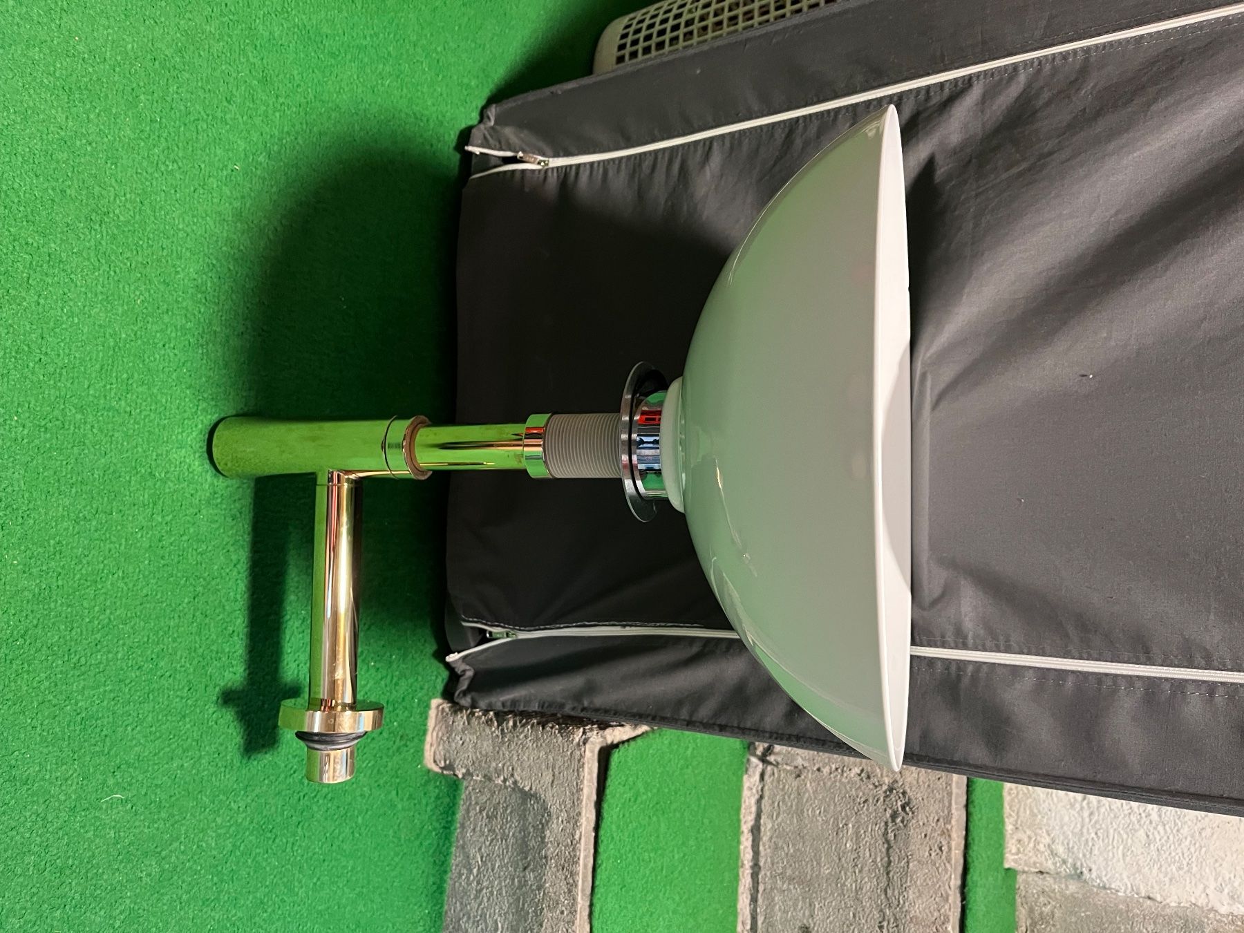Spülbecken & Waschbecken: **Rundes Lavabo inkl. Sypho** – Gebraucht aus Thun von Koala100