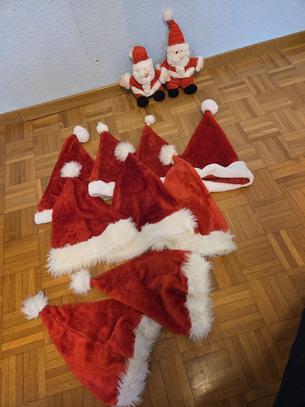 Jouets: 9 Samichlausmützen und e Chläuse – D'occasion à Oberrieden par Naklesu71