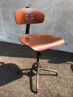 Stuhl aus Werkstatt, mit schöner Patina Industrial Design