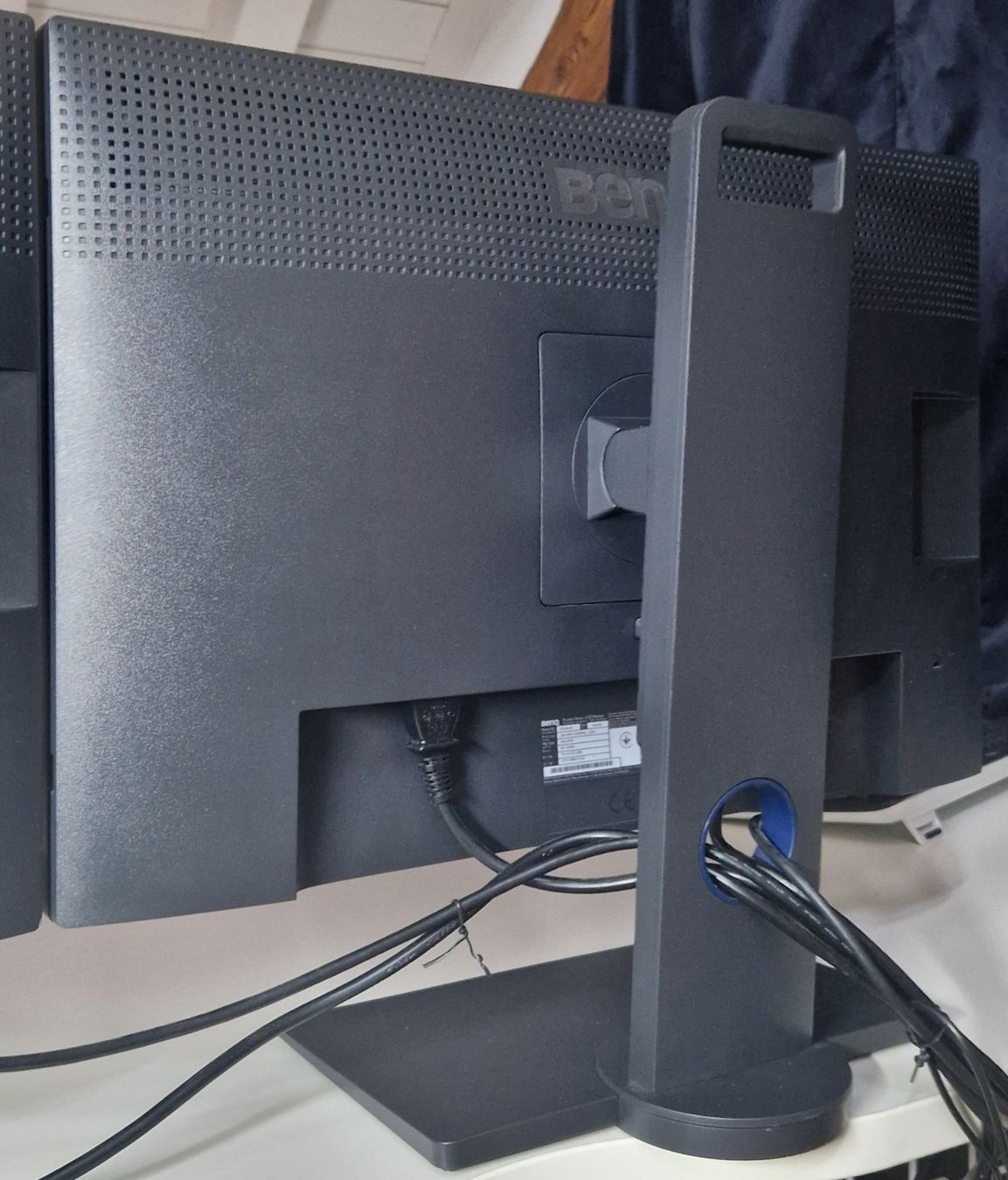 BenQ Ecrans: BenQ SW240 - État excellent - Aucun pixel mort - Tests Eizo – D'occasion à Nyon par val_l6h7 2