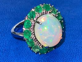 Stunning Natural White Opal ❤️‍🔥Emeralds and Sapphires Ring