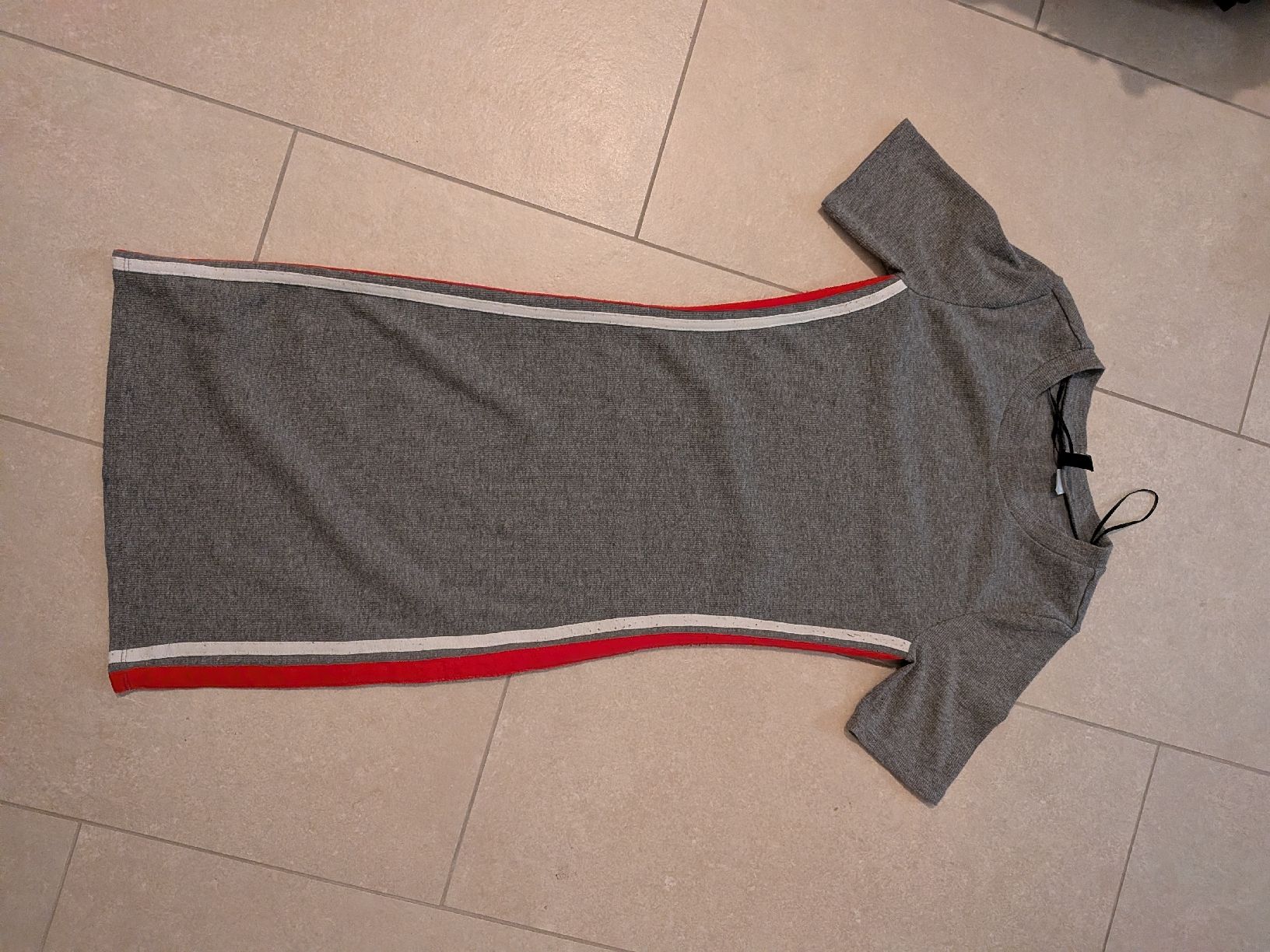 H&M Robes: robe H&M t.36 – D'occasion à Genève par Maelenn