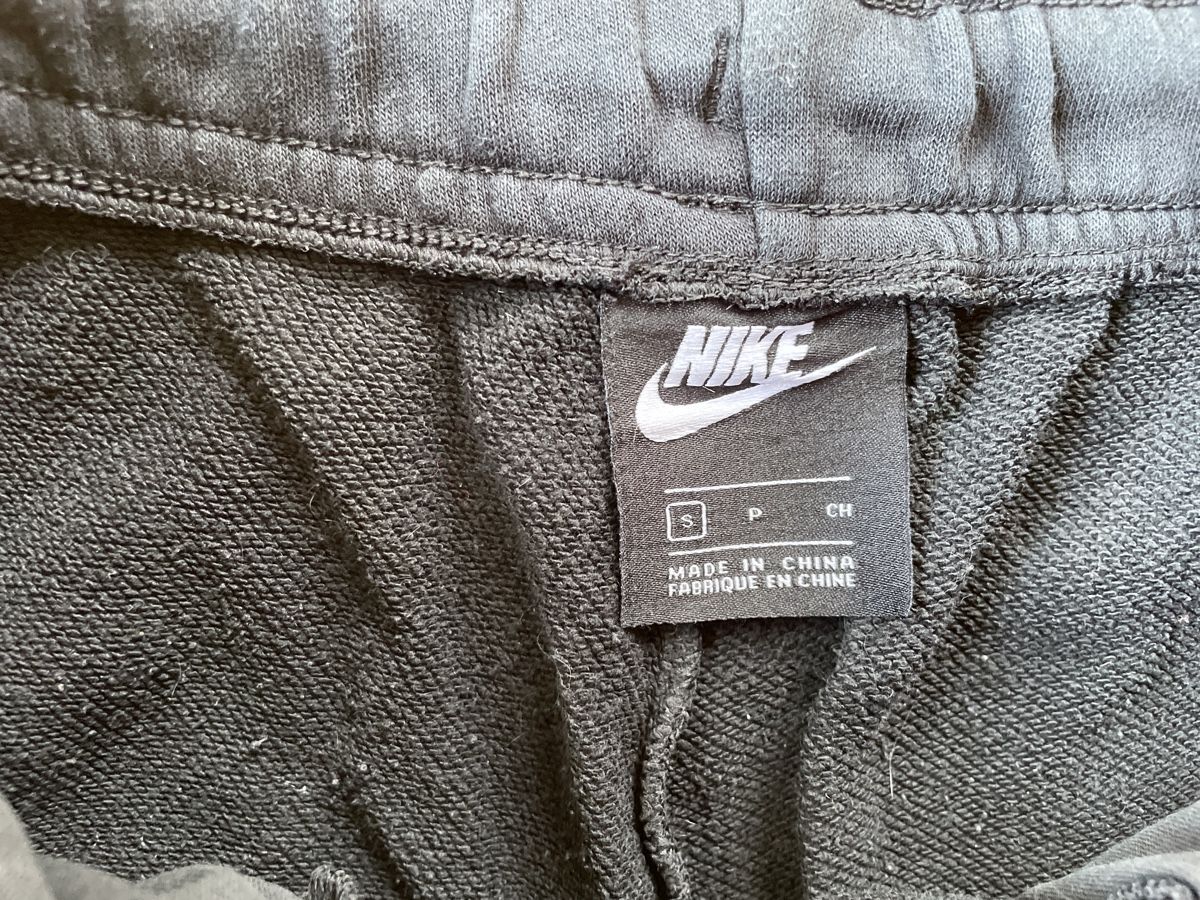 Nike Pantaloni: Nike Jogginghose Grösse S mit kleinem Makel – Usato da Basel venduto da pilzliii 4