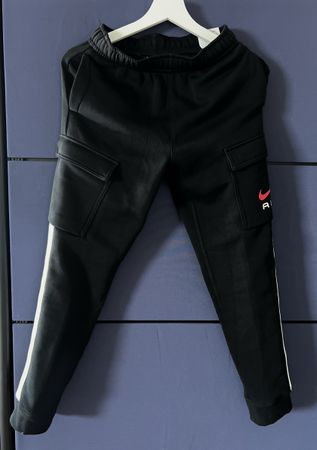Neu Jogginghose Nike Air Cargohose schwarz Grösse M (Kinder)