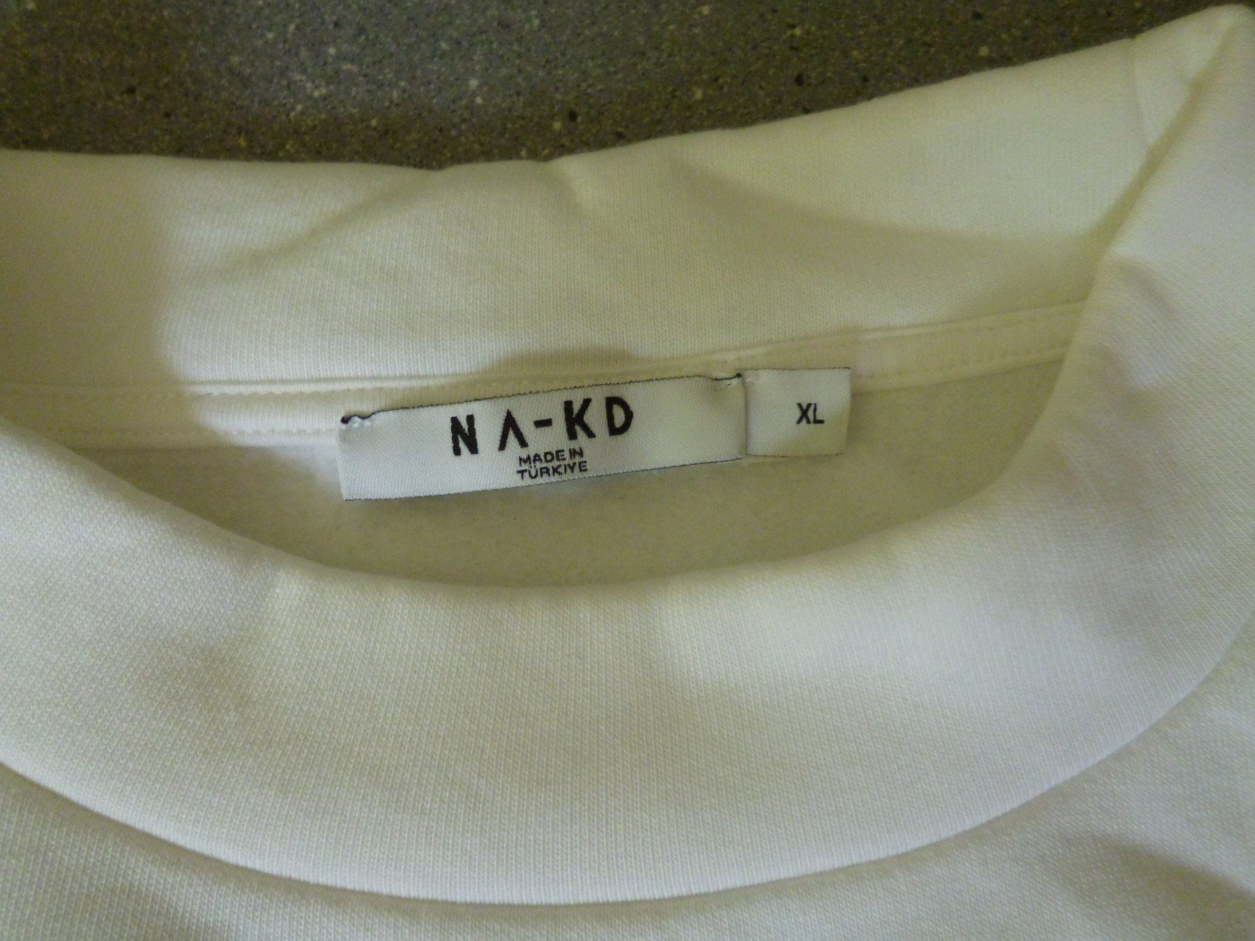 Na-kd Maglioni & Felpe: Stk. 2  weisser und schwarzer NA-Kd XL oversize Pullover – Usato da Dättlikon venduto da Mamakuga 3