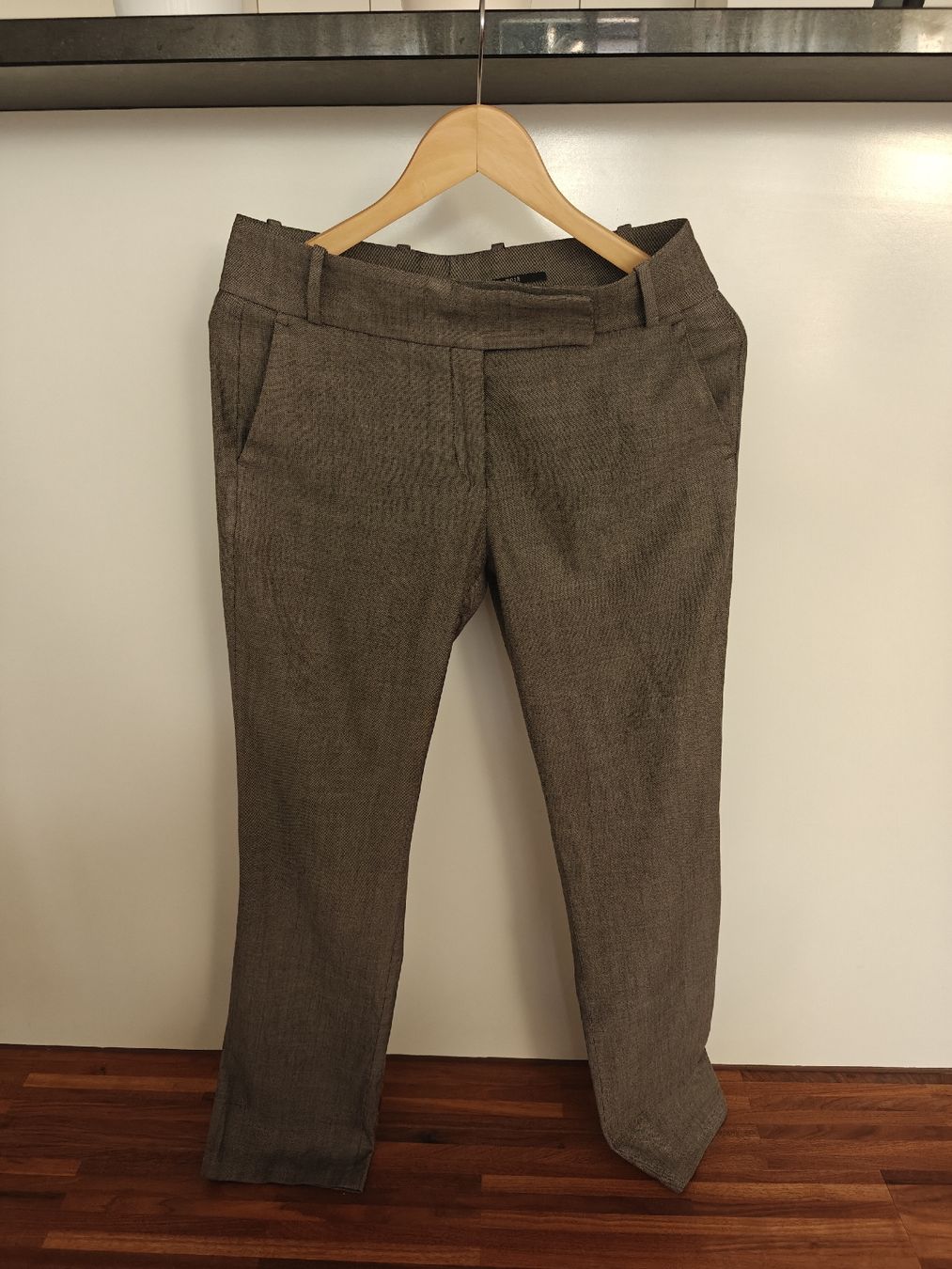 Hugo Boss Pantaloni: BOSS Hugo Boss Gray Virgin Wool Trousers – Usato da Wabern venduto da kat_w92r
