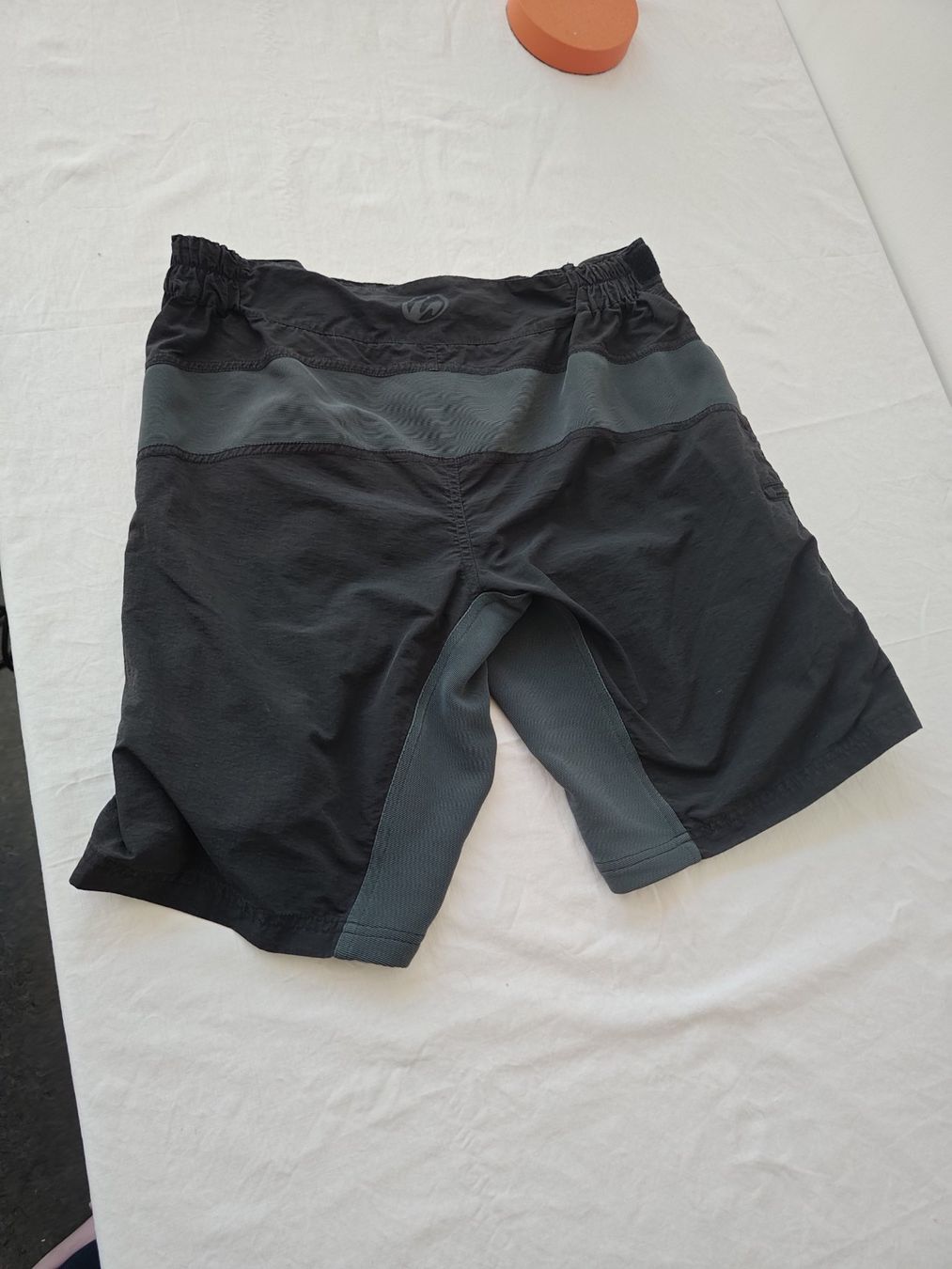 Pantalons: Schwarze Sportshorts, Gr. M – D'occasion à Zürich par jan_dwt5 1