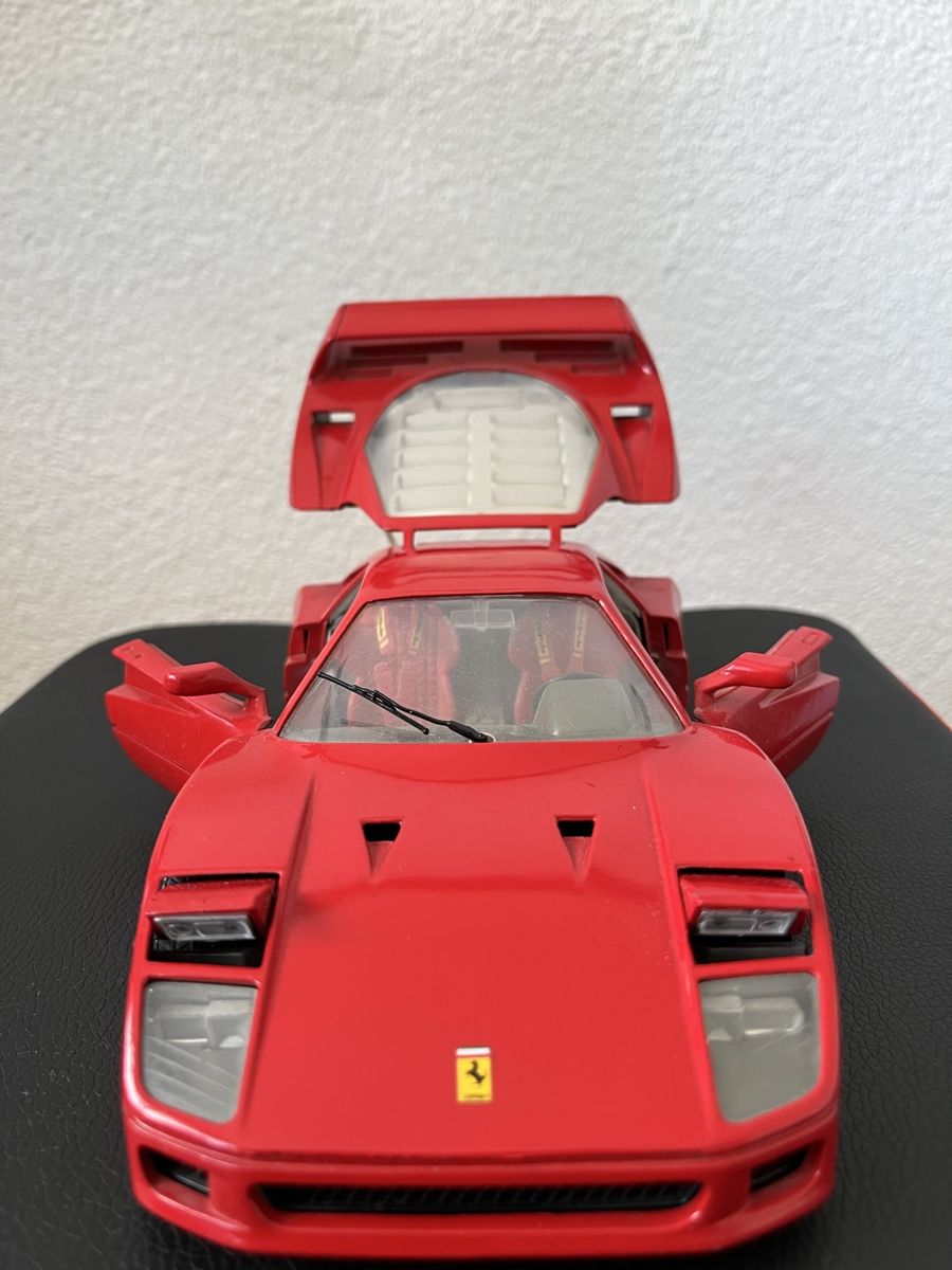 Ferrari Modellini d'auto: Ferrari F40 1:18 – Usato da Kehrsatz venduto da Fuedu0 2