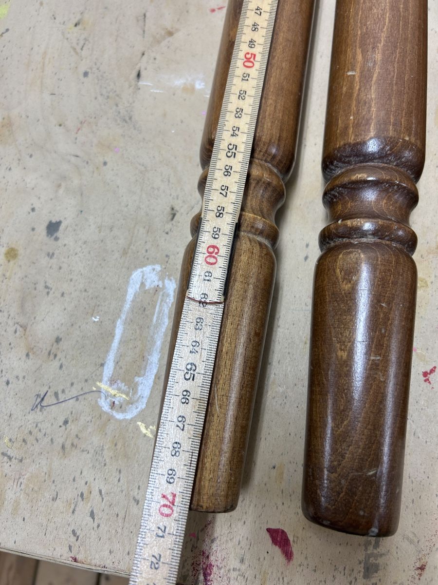 Autre mobilier: 3 Holzbeine, Tischbeine – D'occasion à Uster par Stromboli7 4