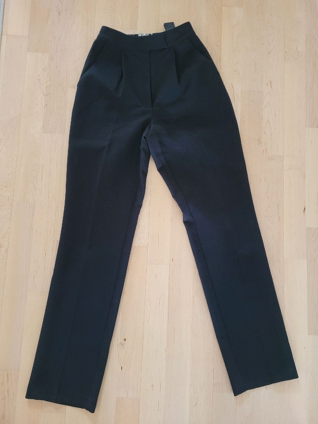 Na-kd Pantaloni: NA-KD Hose, Grösse 32, Schwarz – Usato da Zürich venduto da cas_h8ty
