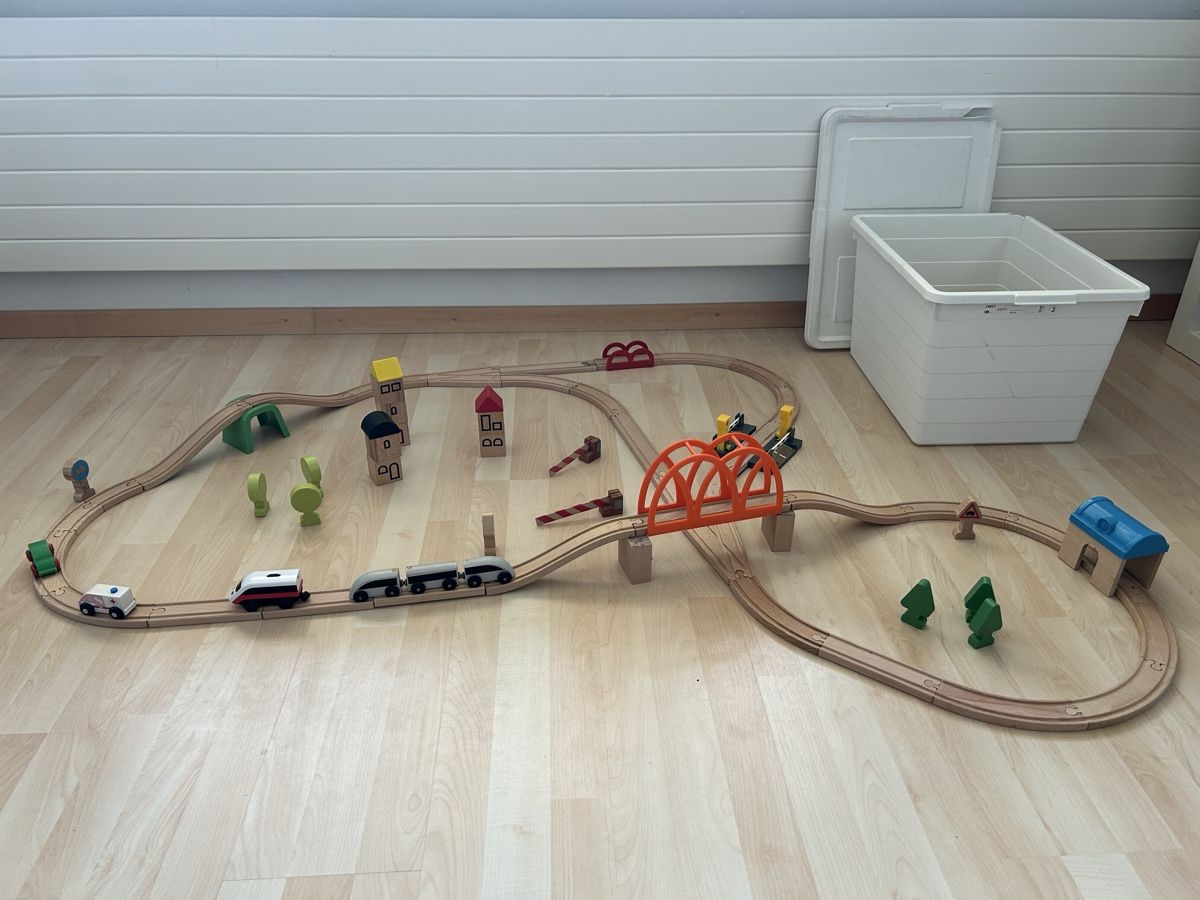 Ikea Giocattoli: Eisenbahn Holzzug IKEA erweitert – Usato da Zürich venduto da thi_zh7v 1