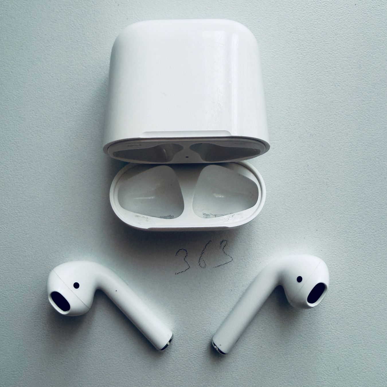 Apple Cuffie: Original Apple AirPods 2 Gen. Wireless Kopfhörer & Case – Usato da Basel venduto da MY.AIRPODS.SHOP 1
