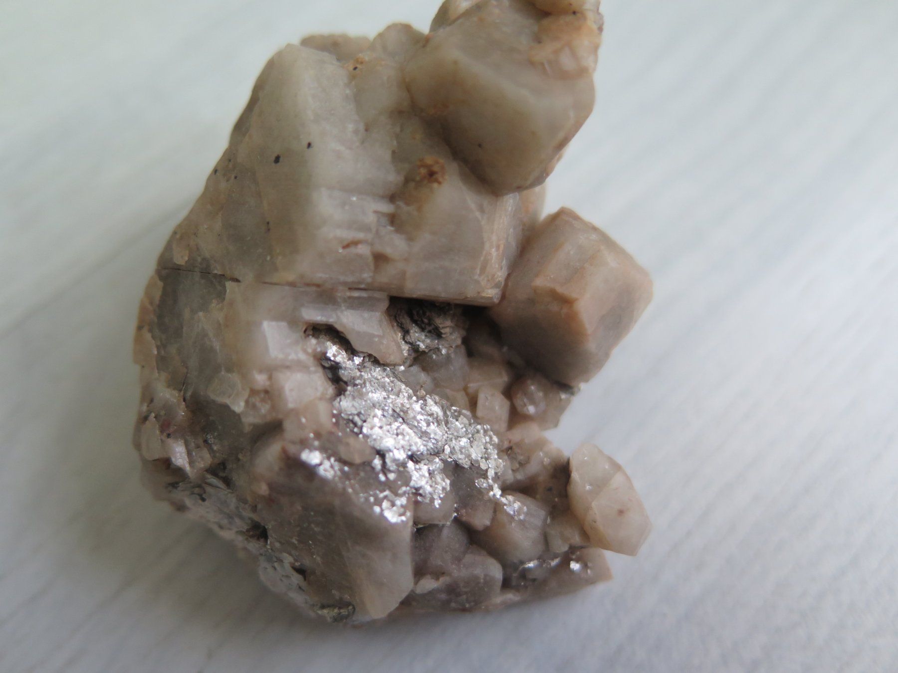 Minerali & Pietre curative: Mikroklin mit Muskovit von Namibia – Usato da Schaffhausen venduto da Yamakana51L8736OQ8 6