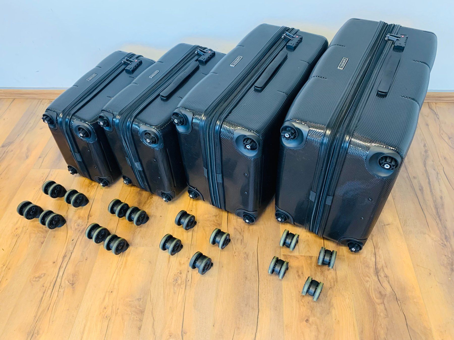 Valigie: 4 teiliges Koffer Polycarbonat gateBAG BUNDLE SCHWARZ NEU – Nuovo e nell'imballaggio originale da Bergdietikon venduto da shopAgent 9