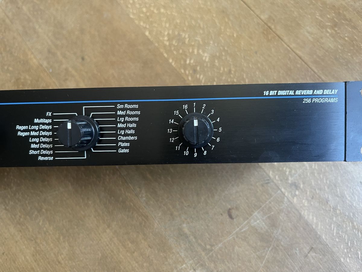 Alesis Strumenti musicali: Alesis Microverb III Hall- und Delay-Effektgerät -Top! – Usato da Zürich venduto da Komarik 2