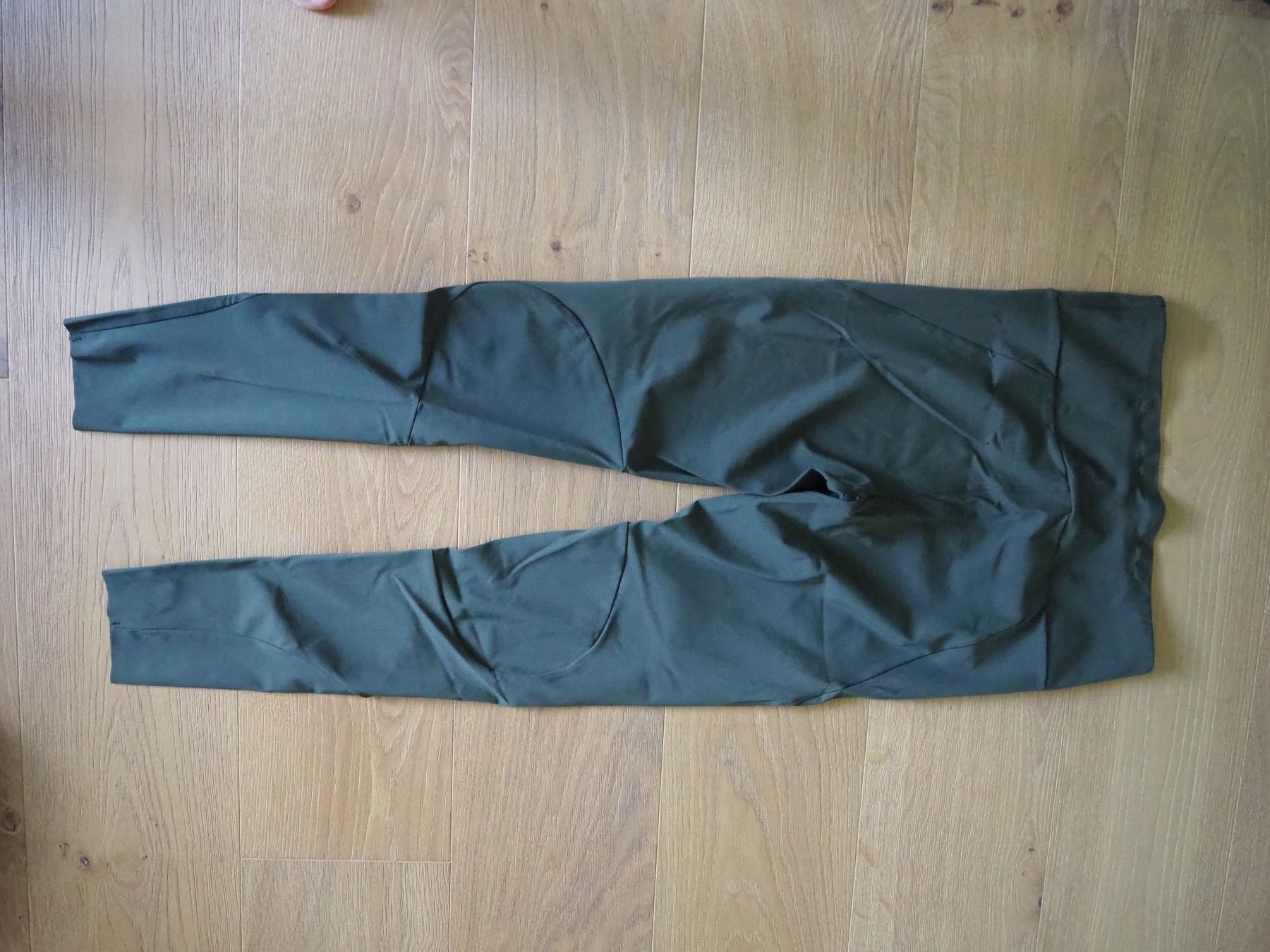 Peak Performance Leggings: Peak Performance Leggings olive Gr. M – Gebraucht aus Zürich von snowow 2