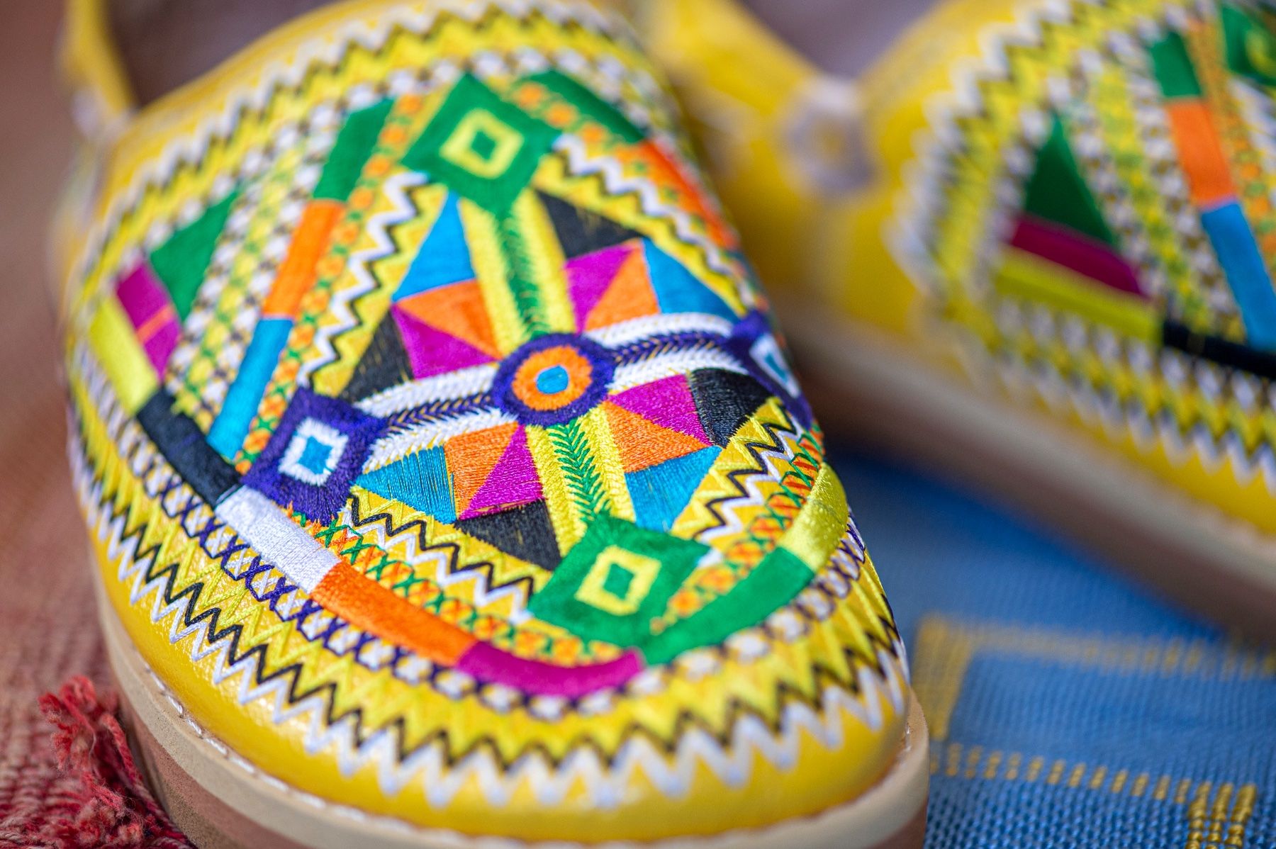 Scarpe da donna: Babouches rot Grösse 38 - neu! – Nuovo e nell'imballaggio originale da Hochdorf venduto da jayayoga 1