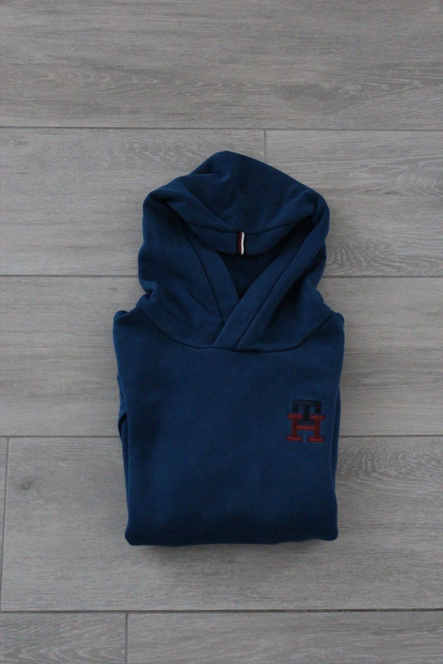 Pullover & Sweatshirts: Sweat Tommy Hilfiger – Gebraucht aus Ferreyres von cel_986z 1