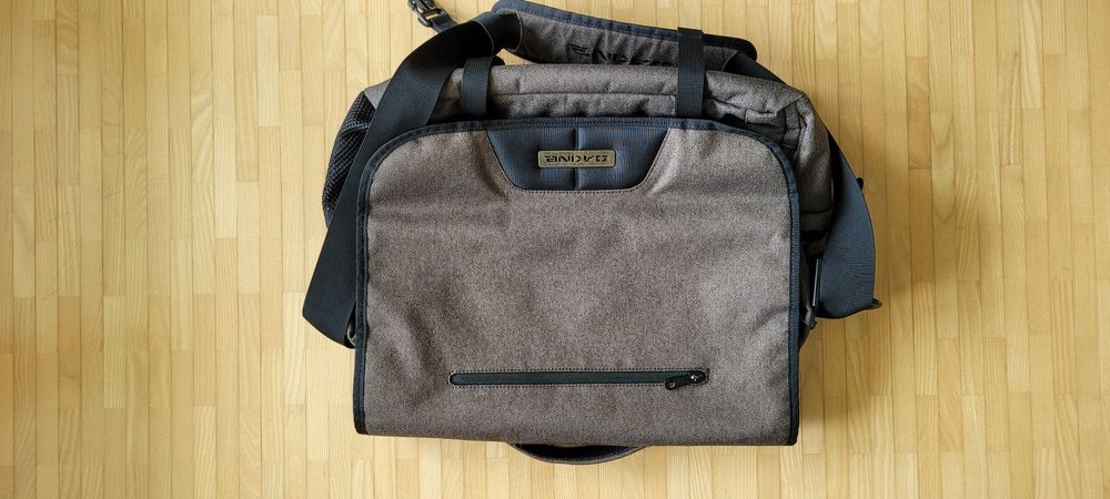 Dakine Borse: Tasche (Dakine) für Laptop und/- oder Schulunterlagen – Usato da Seuzach venduto da lobomarino