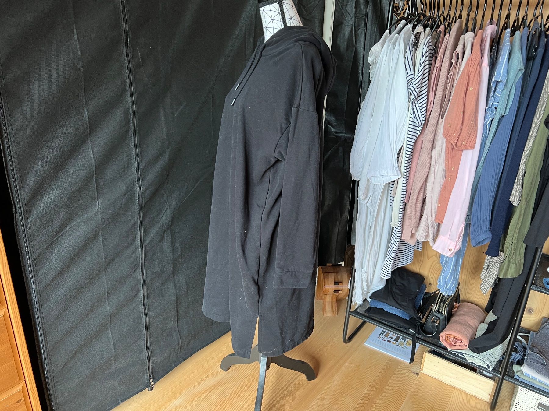 H&M Vestiti: Kuscheliges Sweatkleid mit Kapuze, S – Usato da Môtier (Vully) venduto da Iljos 1