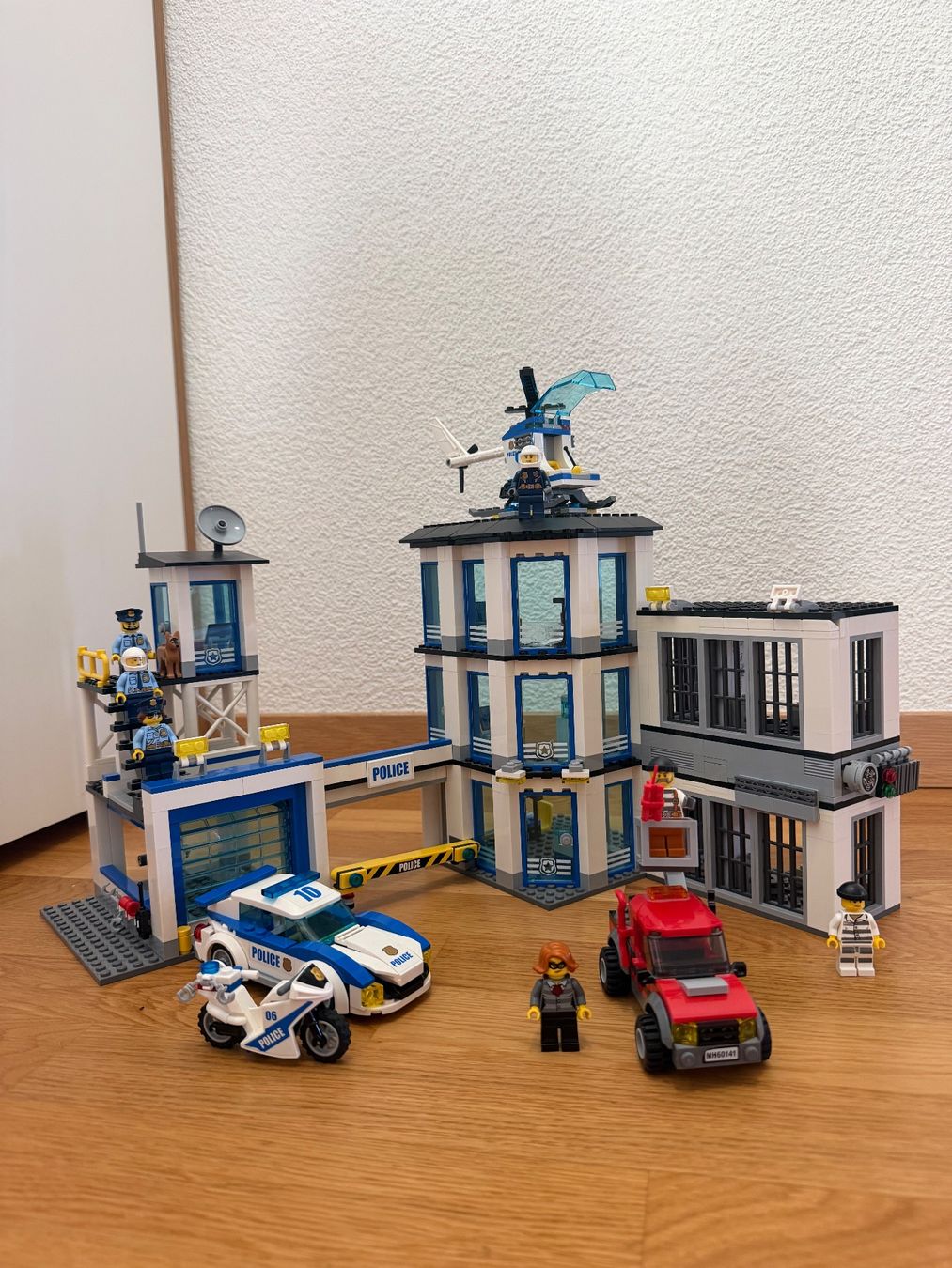 Lego Kit di costruzioni: Lego City 60141 Polizeistation – Usato da Burgdorf venduto da Mmaik