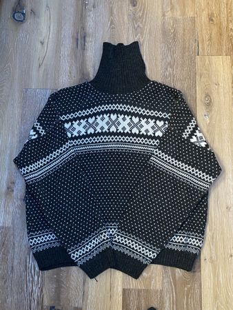 Great winter Norwegian style jumper. Large S