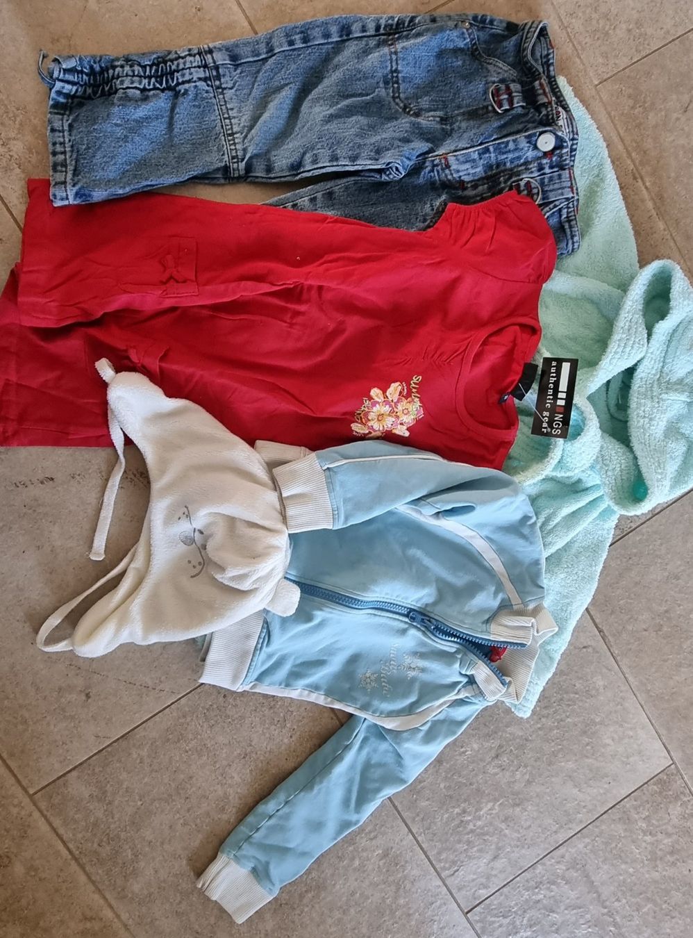 Kleiderpakete & -sets: Kleiderpaket für Mädchen gr.92 – Gebraucht aus Grossdietwil von GNOM313 2