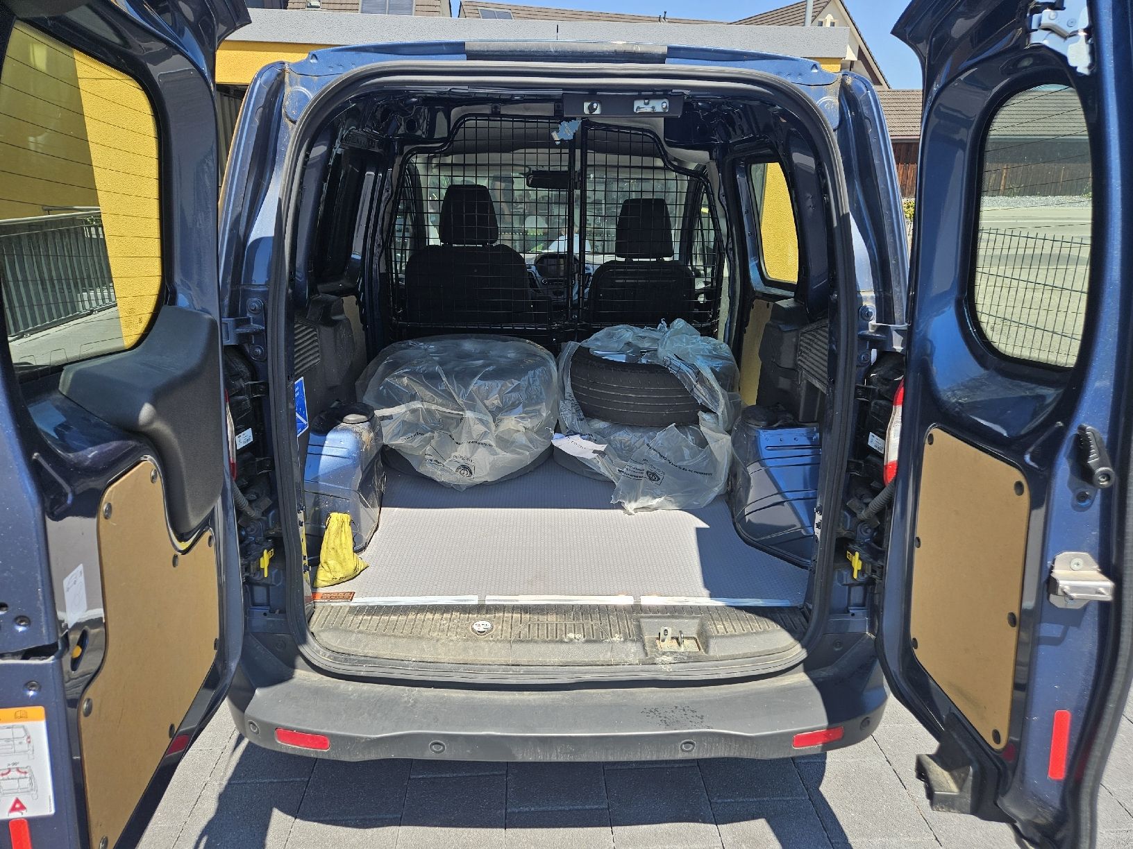 Ford Autos: Ford Transit Courier 2022 – Gebraucht aus Riedt.b.Erlen von stopanje 4