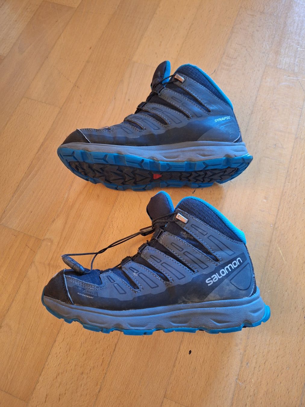 Salomon Chaussures hommes: Wanderschuhe von Salomon waterproof Gr. 32 – D'occasion à Oberrieden par man_tky9 2