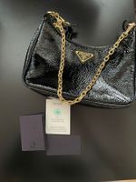 Prada Handtasche Lackleder Schwarz mit Goldkette