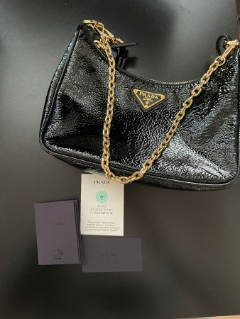 Prada Handtasche Lackleder Schwarz mit Goldkette