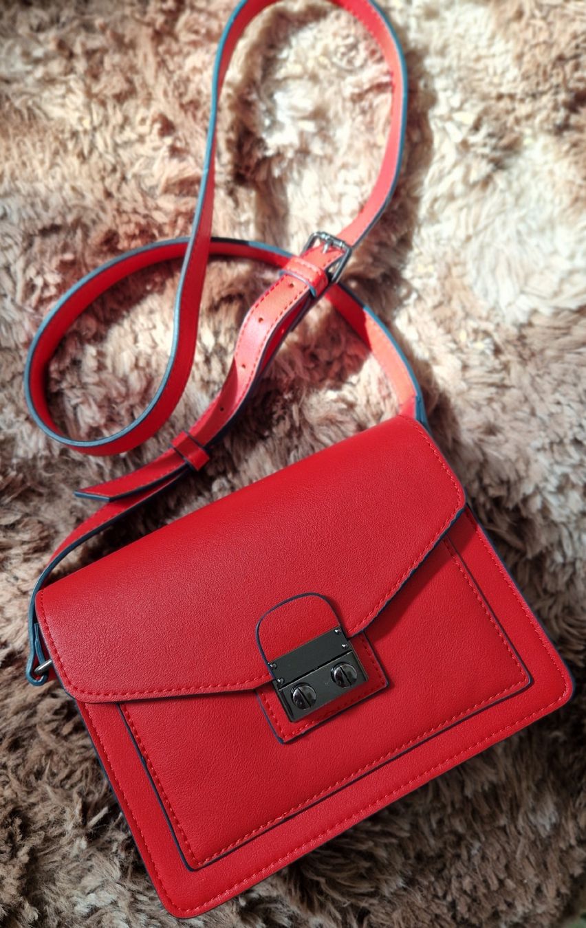 Pieces Borse da donna: Sac Pieces rouge – Nuovo (secondo la descrizione) da Blignou (Ayent) venduto da Mazikeen
