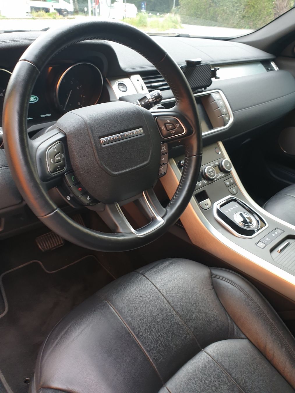 Land Rover Autos: Range Rover Evoque 2.0 Si4 – D'occasion à Morges par lad_fg5q 2