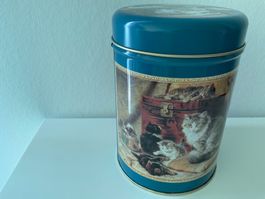 Büchse mit Katzenmotif, gut erhalten