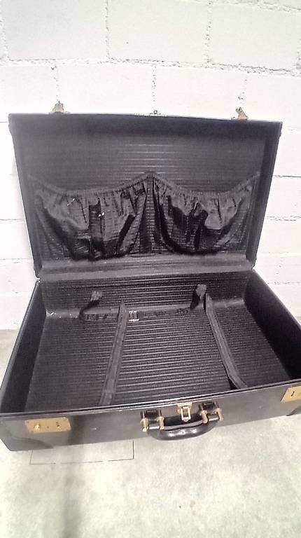 Prada Reisekoffer: 3 Vintage Prada Koffer – Gebraucht aus Schwerzenbach von Aura888 3